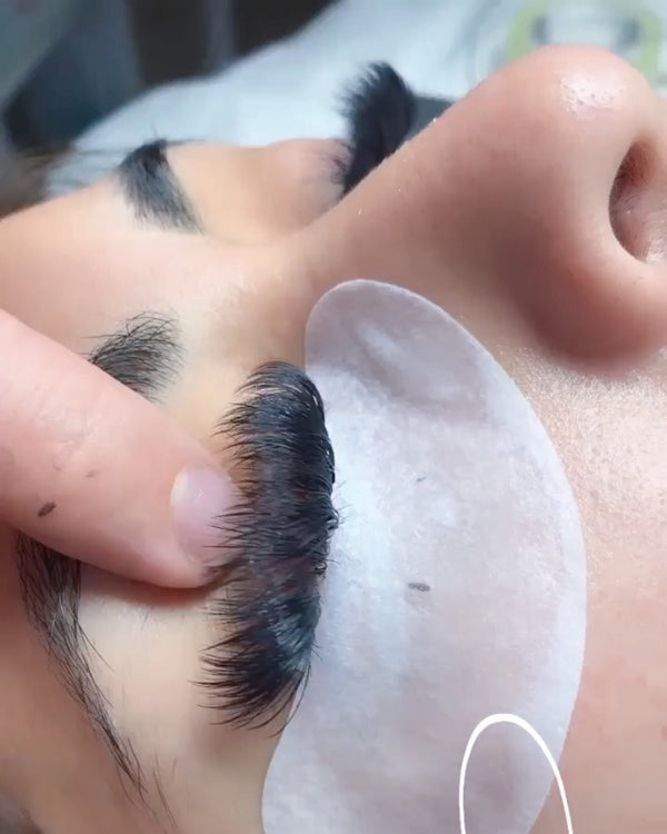 mega volume lash extensions, lash extension inspiration, eyelash extensions application
