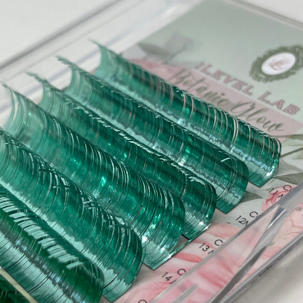 green tinsel lashes, green tinsel lash extensions, tinsel lashes, tinsel lash extensions, green lashes, green lash extensions, holographic lashes, holographic lash extensions